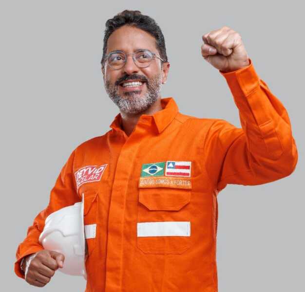 Deyvid Bacelar festeja aprovação do fim da escala 6×1 na CCJ do Senado Federal